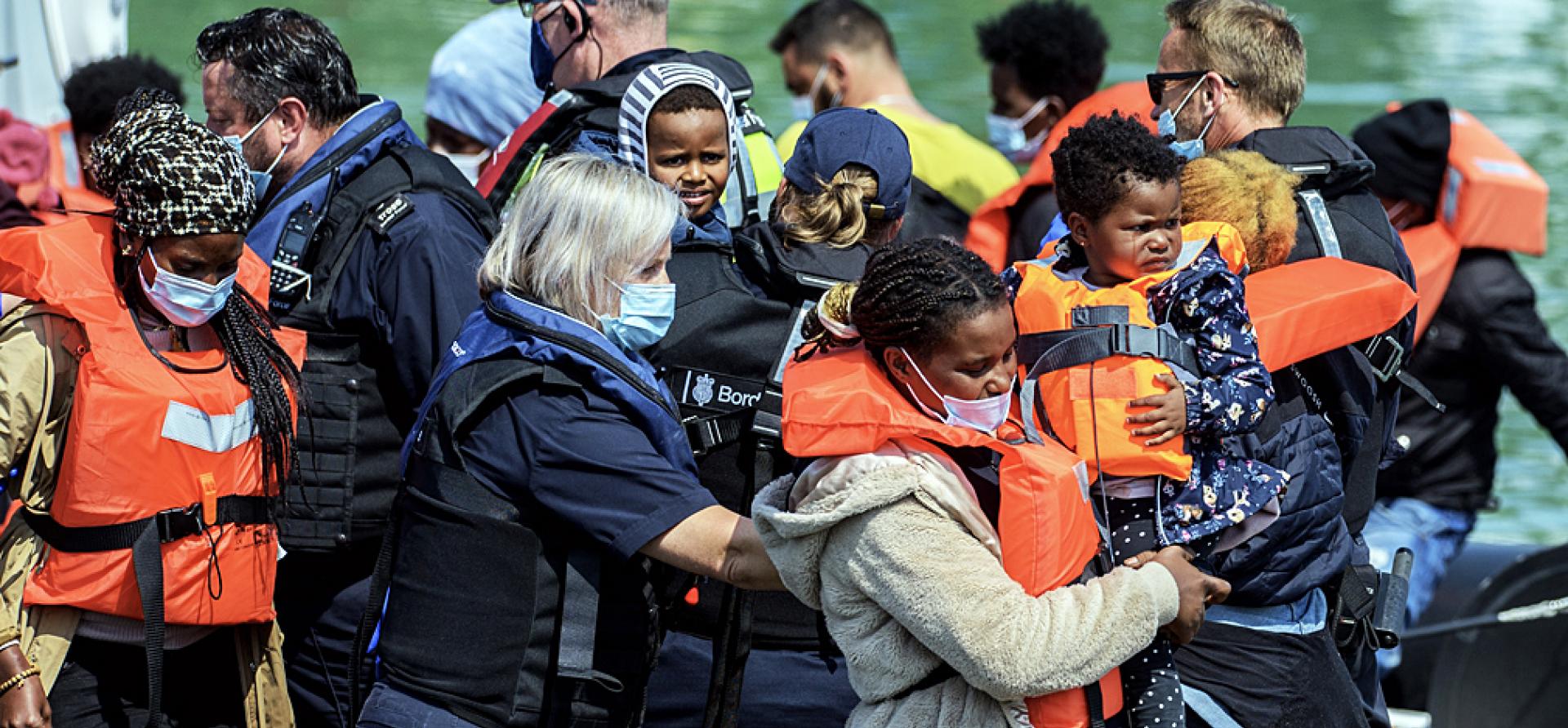 Llun 3 Ceiswyr Lloches Dwfr.jpg