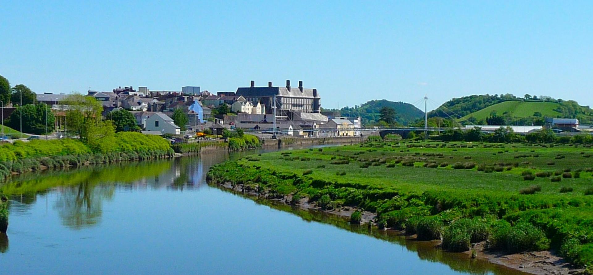 Carmarthen_from_Lesneven_Bridge.jpg