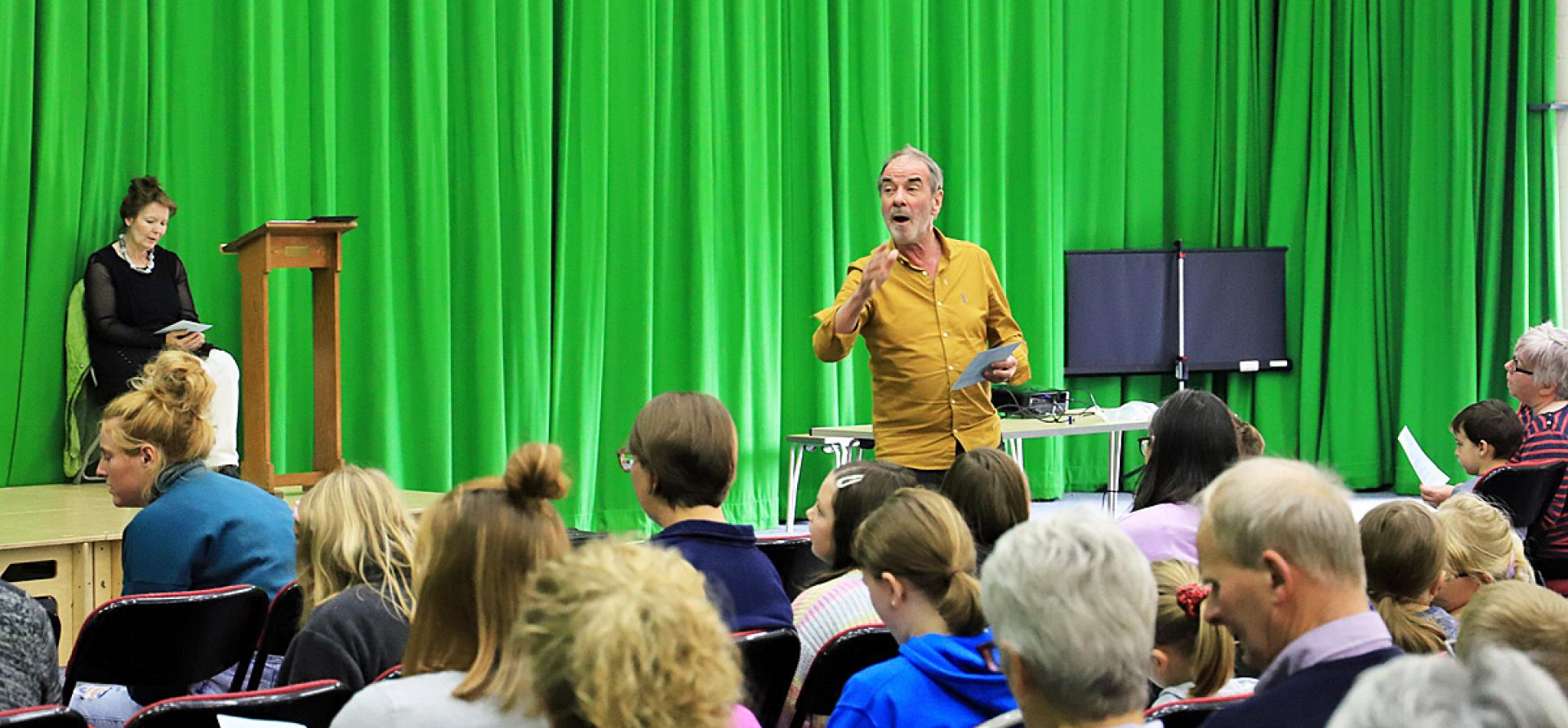 Llun 4 Sul Sbesial 2.jpg