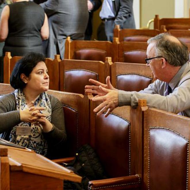 LLun 3 WCRC 3 Llywydd WCRC Najla Kassab a Hefin mewn sgwrs.jpg