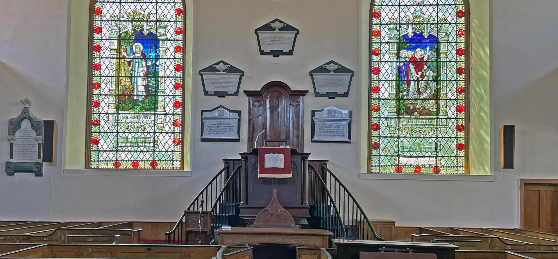 333 Heol Awst - tu mewn.jpg