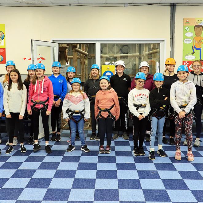 Llun 6 Sul sbesial 10 Y criw hynaf yn y Sul Spesial 2022.jpg